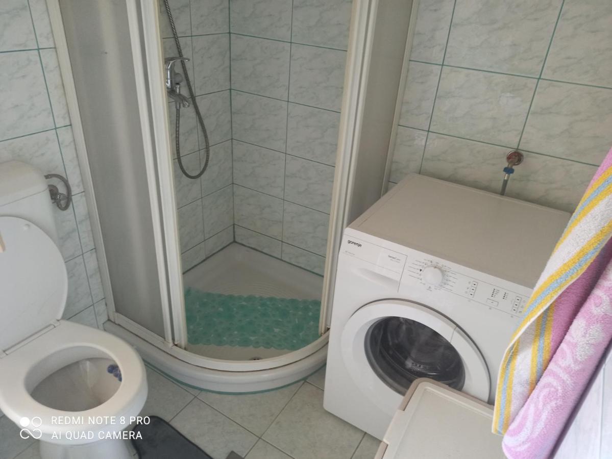 Studio Apartman Lea Pola Esterno foto