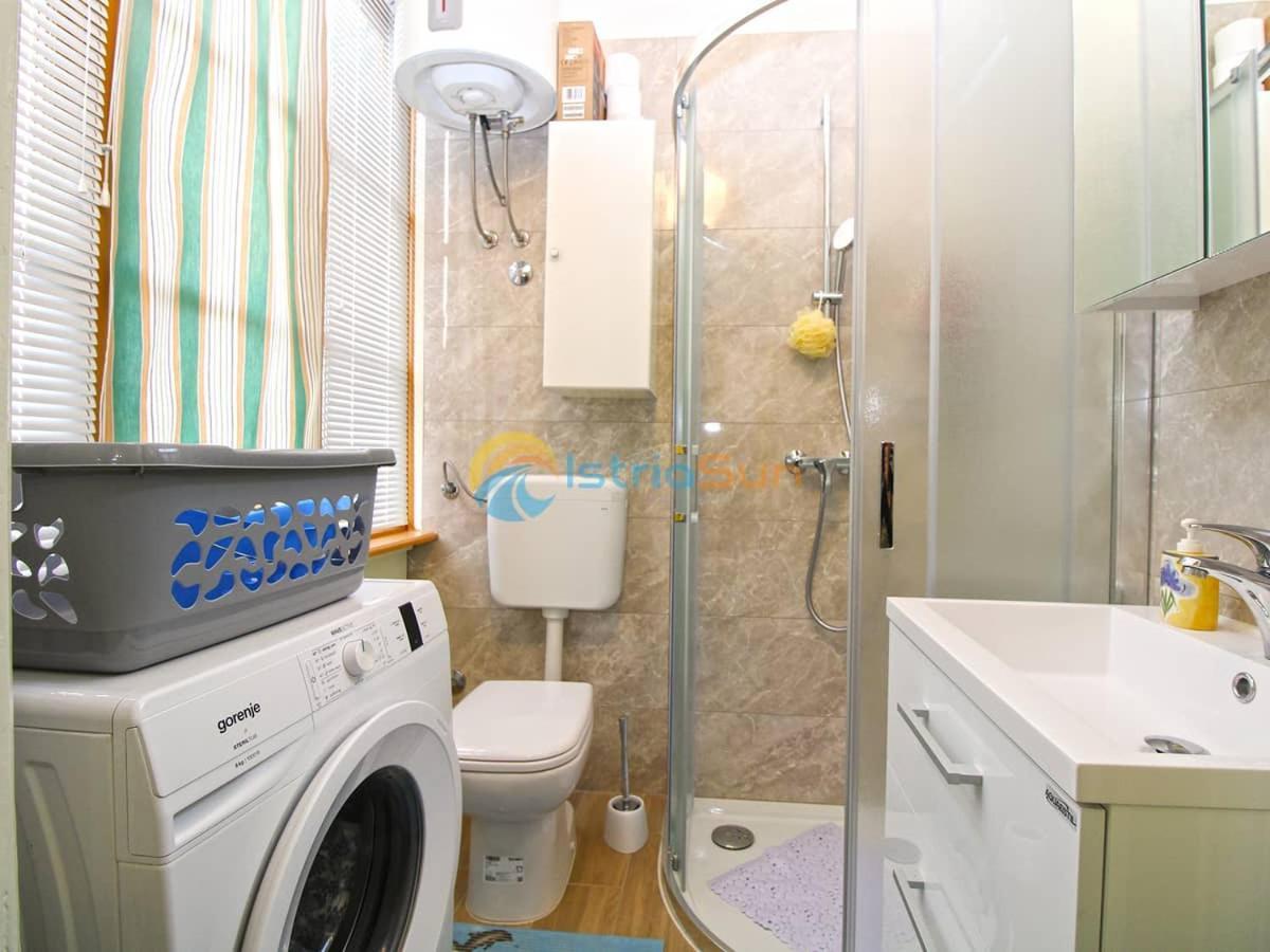Studio Apartman Lea Pola Esterno foto