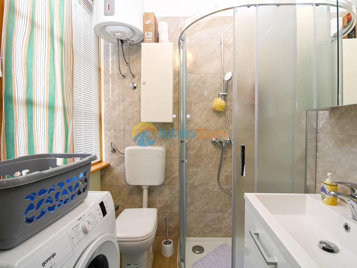 Studio Apartman Lea Pola Esterno foto