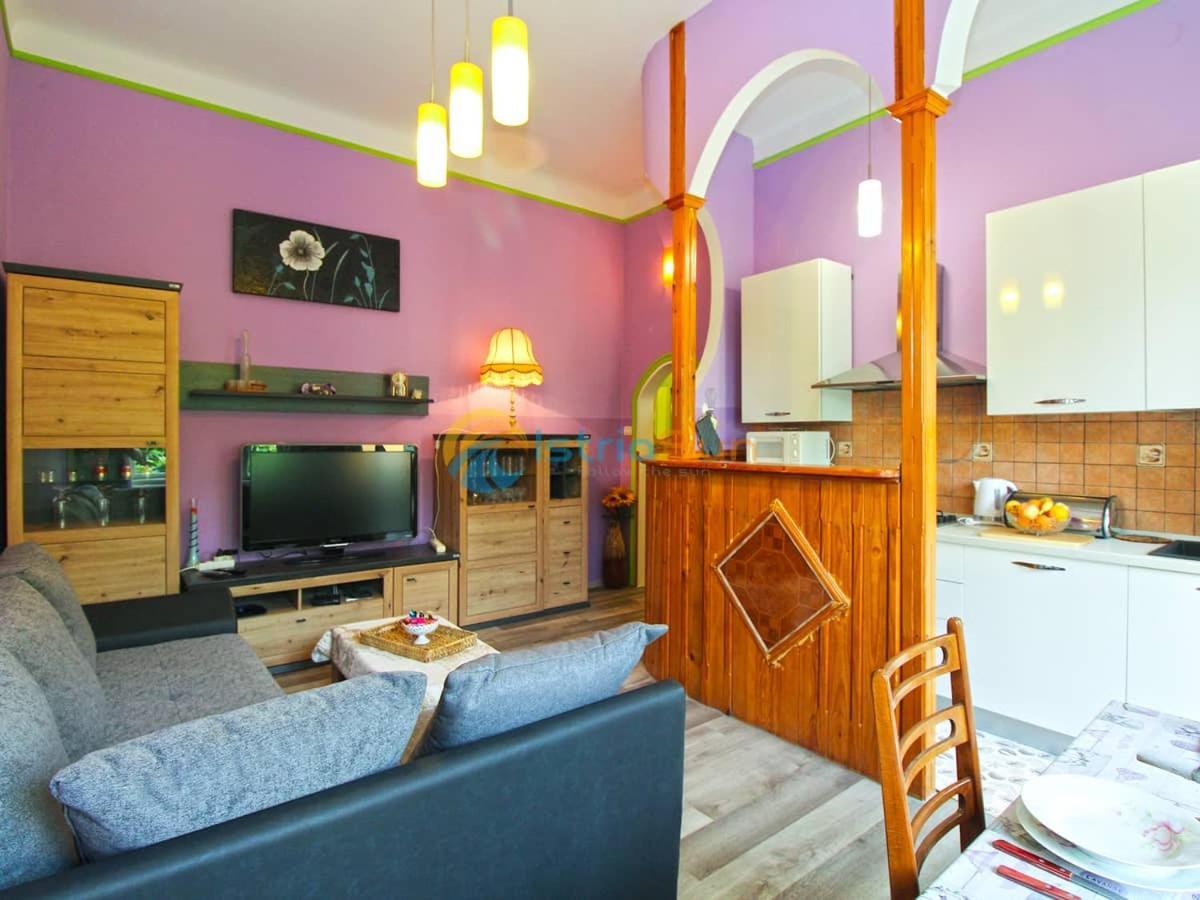 Studio Apartman Lea Pola Esterno foto