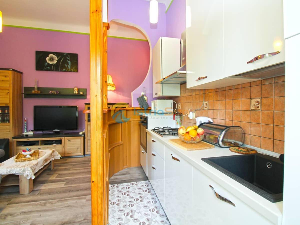 Studio Apartman Lea Pola Esterno foto